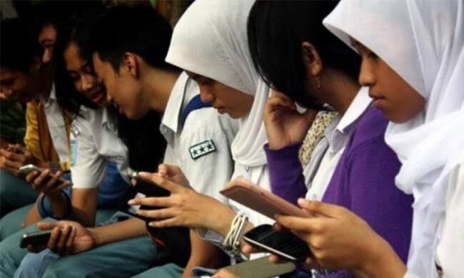 Pembatasan Penggunaan HP di Lingkungan Sekolah